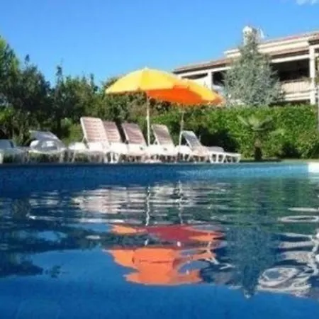 In Vrvari Mit Grossem Gemeinschaftlichem Pool Apartment