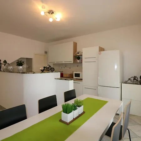 In Vrvari Mit Grossem Gemeinschaftlichem Pool Apartment Porec