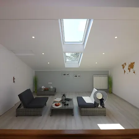 In Vrvari Mit Grossem Gemeinschaftlichem Pool * Porec