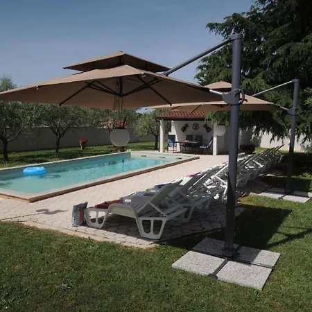 In Vrvari Mit Grossem Gemeinschaftlichem Pool Apartment Porec